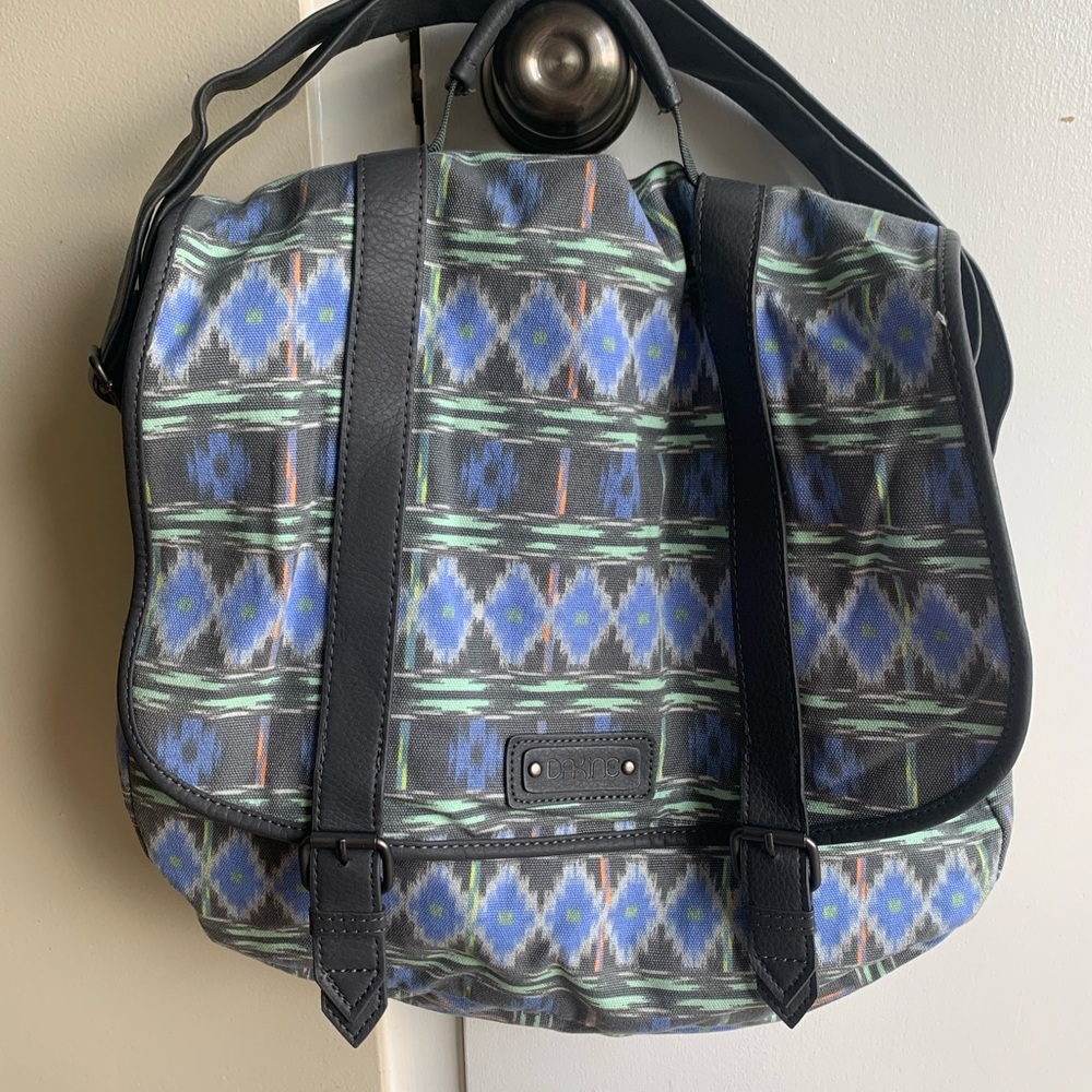 Dakine Satchel. Cotton. Snap closure.
